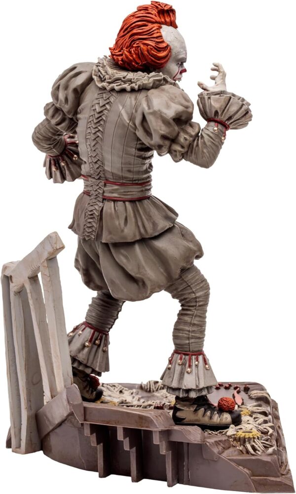 McFarlane Toys - WB 100: Pennywise (It Chapter Two) Movie Maniacs 6in Posed Figure - Image 6