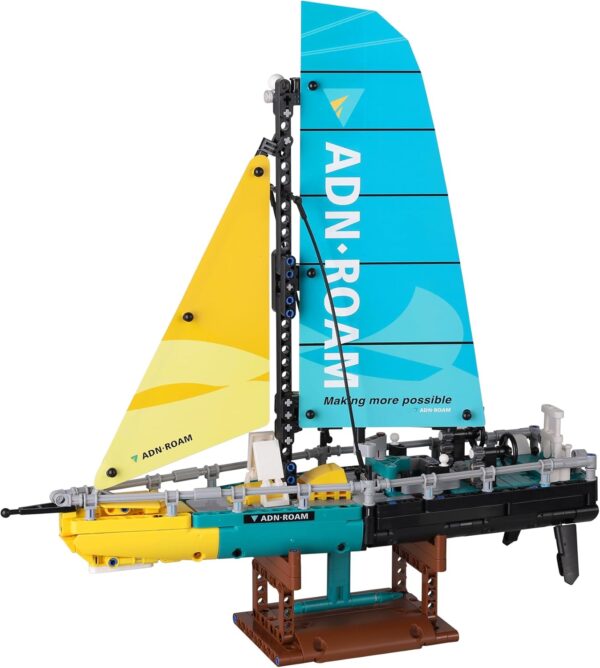 Iconic Sailboat Building Block Kit，Collectible Sailboat Boats Display Model Set，Compatible with Lego, Display Stand Art Kit 675 Pieces